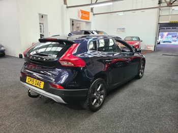Used Volvo V40 2015 for sale - 77350074: Photo