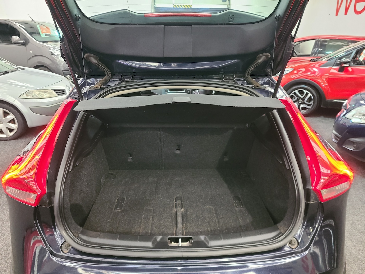 Used Volvo V40 2015 for sale - 77350074: Photo 8