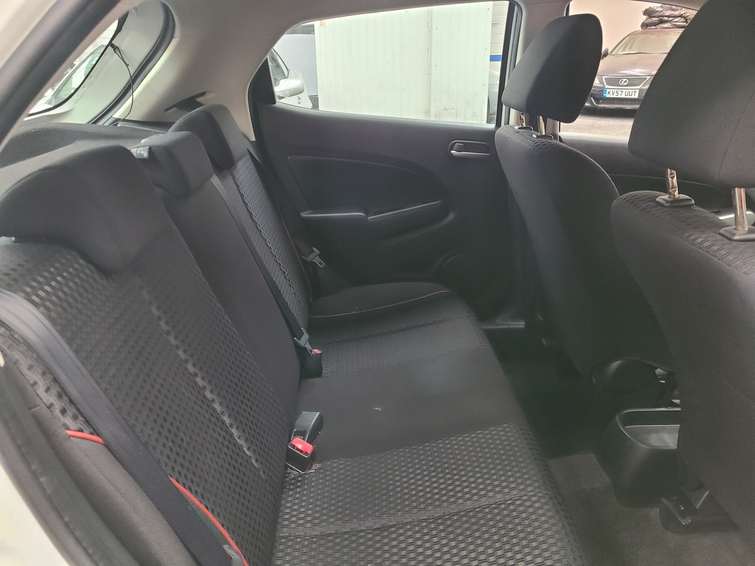 Used Mazda Mazda2 2011 for sale - 76205747: Photo 6