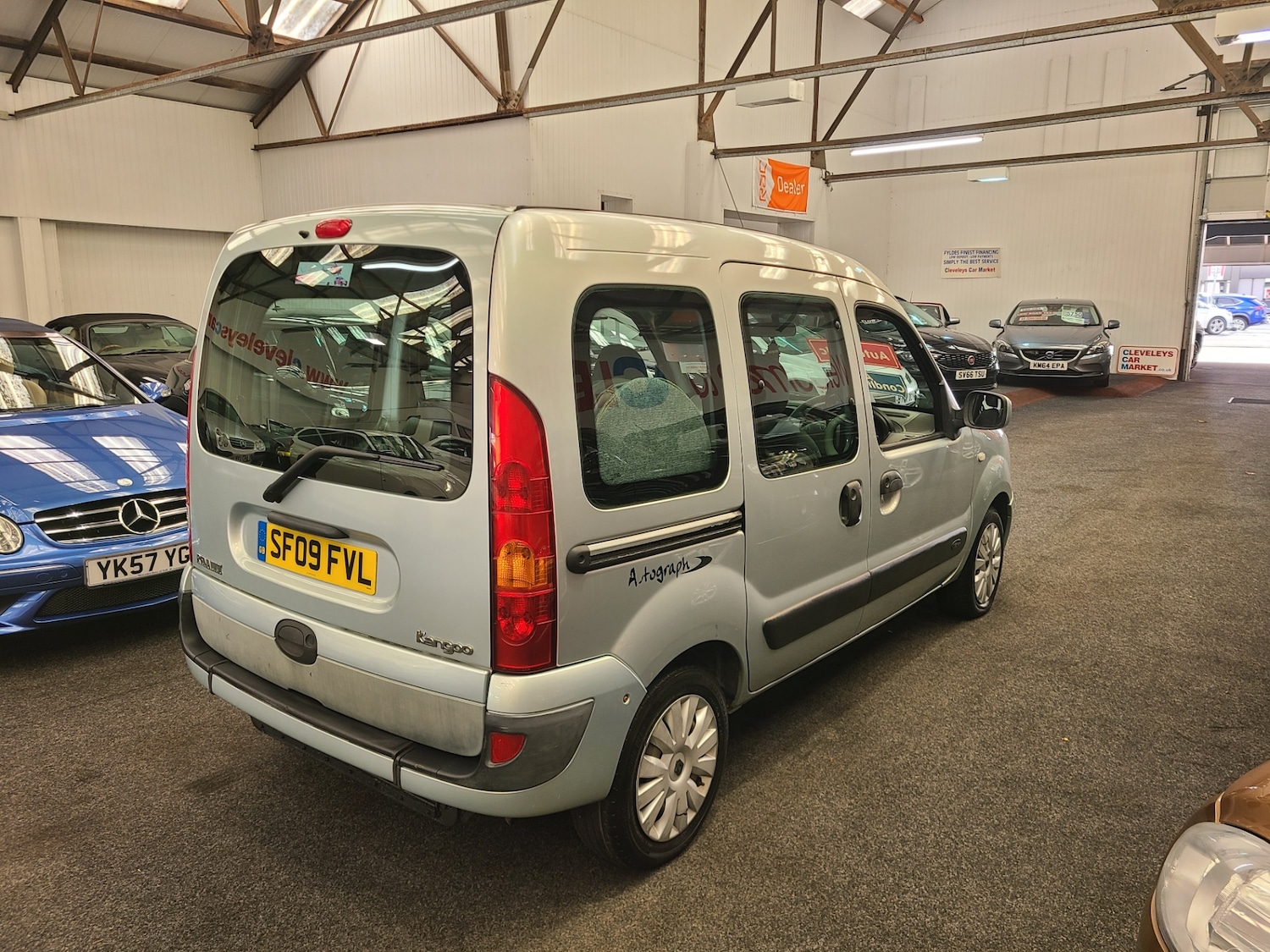 Used Renault Kangoo 2009 for sale - 76588650: Photo 2