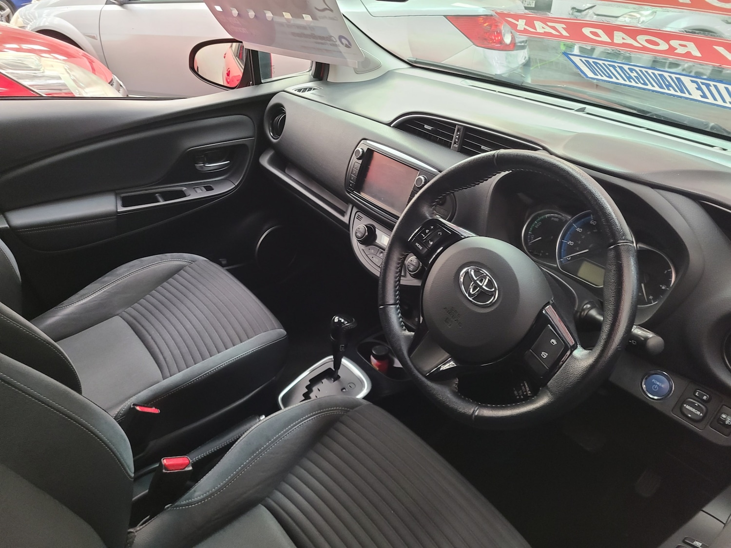 Used Toyota Yaris 2016 for sale - 76504543: Photo 2