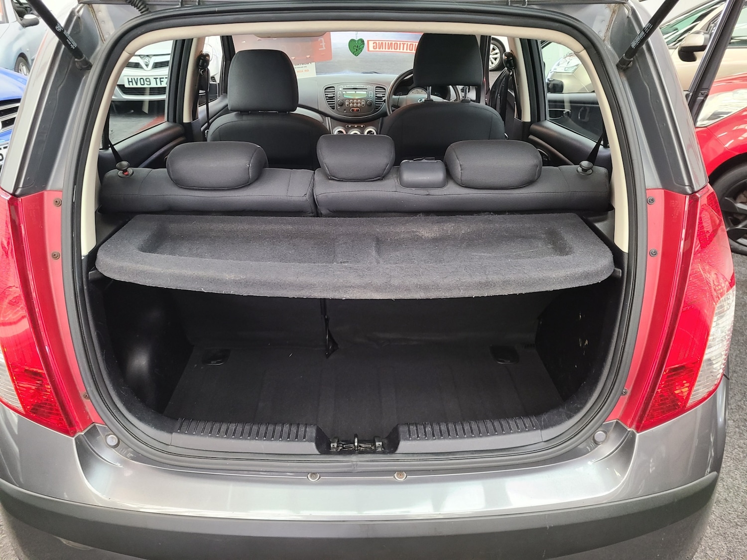 Used Hyundai i10 2010 for sale - 76374408: Photo 7