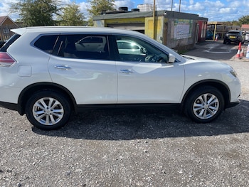 2017 (17) - 2.0 dCi Acenta 5dr 4WD