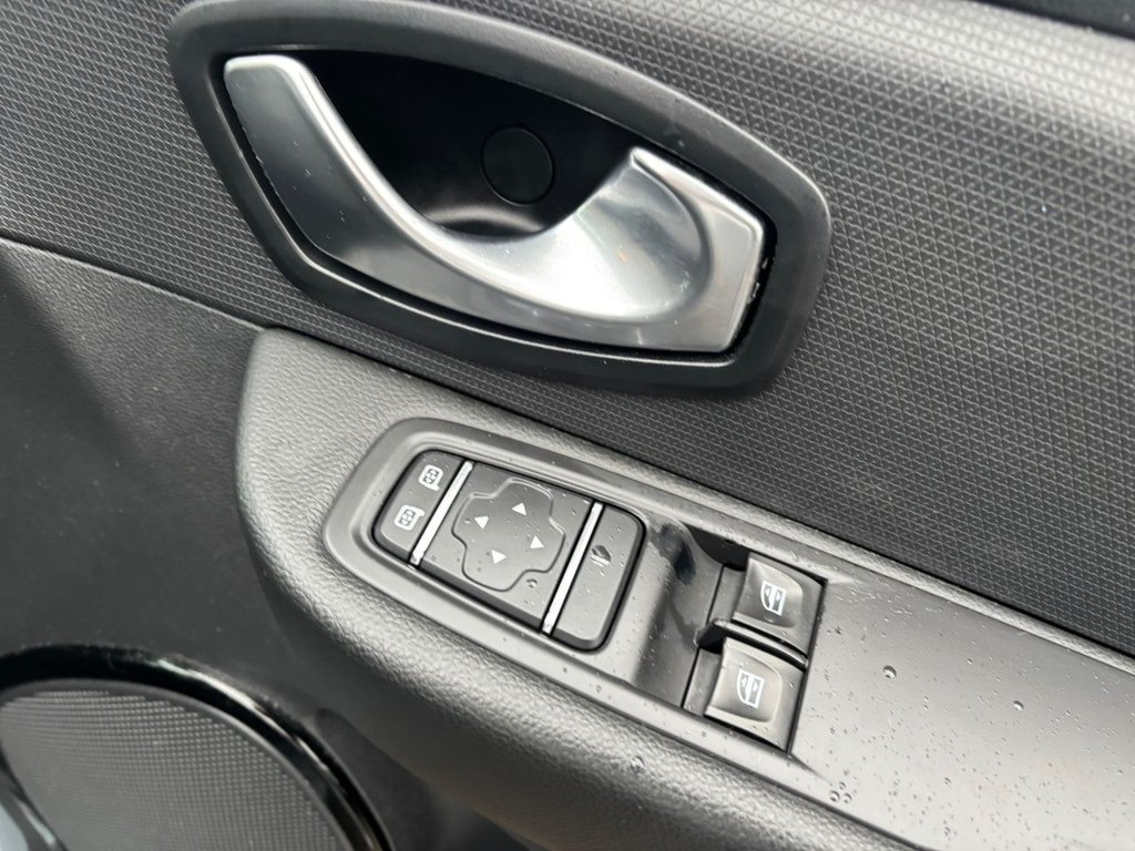 Used Renault Clio 2018 for sale - 77302731: Photo 18