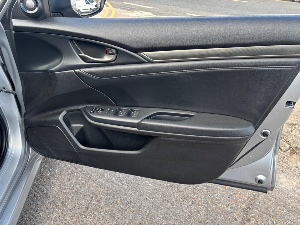 Used Honda Civic 2017 for sale - 78212555: Photo 16