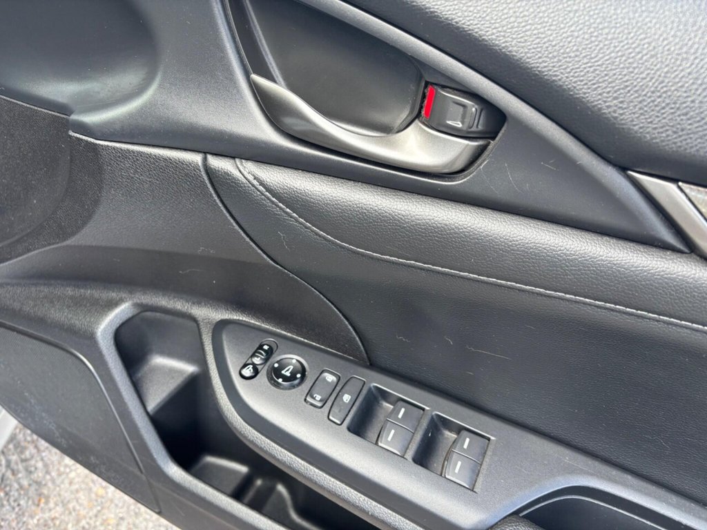 Used Honda Civic 2017 for sale - 78212555: Photo 17