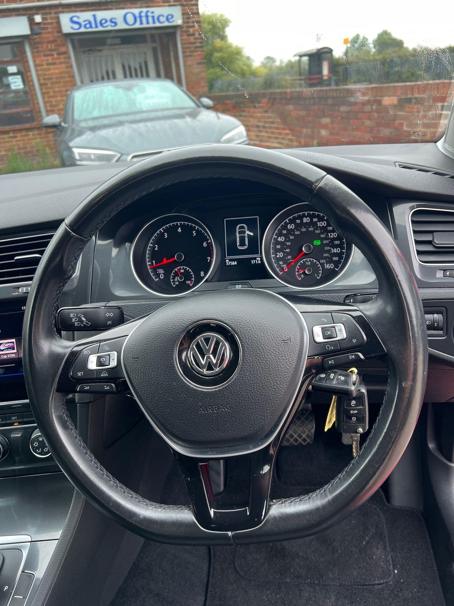 Used Volkswagen Golf 2017 for sale - 76027112: Photo 11