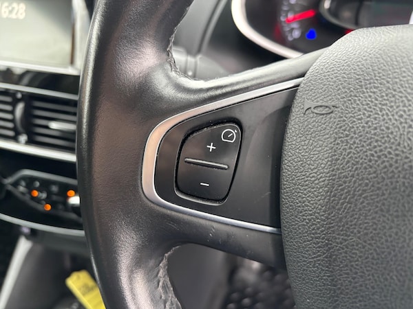 Used Renault Clio 2017 for sale - 76201066: Photo 29