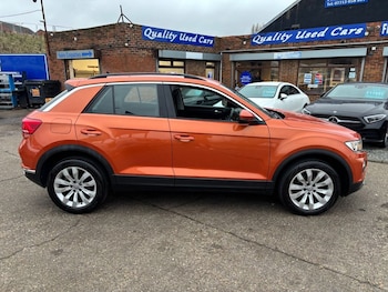 Used Volkswagen T-Roc 2019 for sale - 77038352: Photo