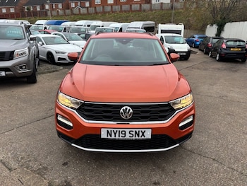 Used Volkswagen T-Roc 2019 for sale - 77038352: Photo