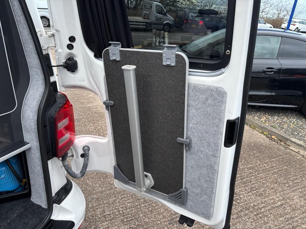 Used Volkswagen Transporter 2018 for sale - 76945385: Photo 14