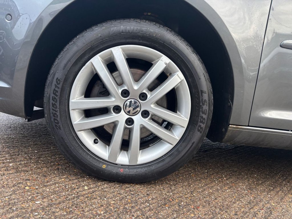 Used Volkswagen Touran 2015 for sale - 77188520: Photo 5