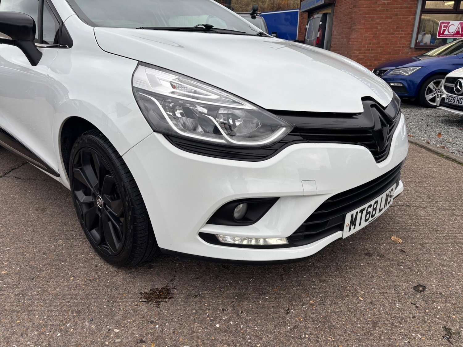 Used Renault Clio 2018 for sale - 76585015: Photo 2