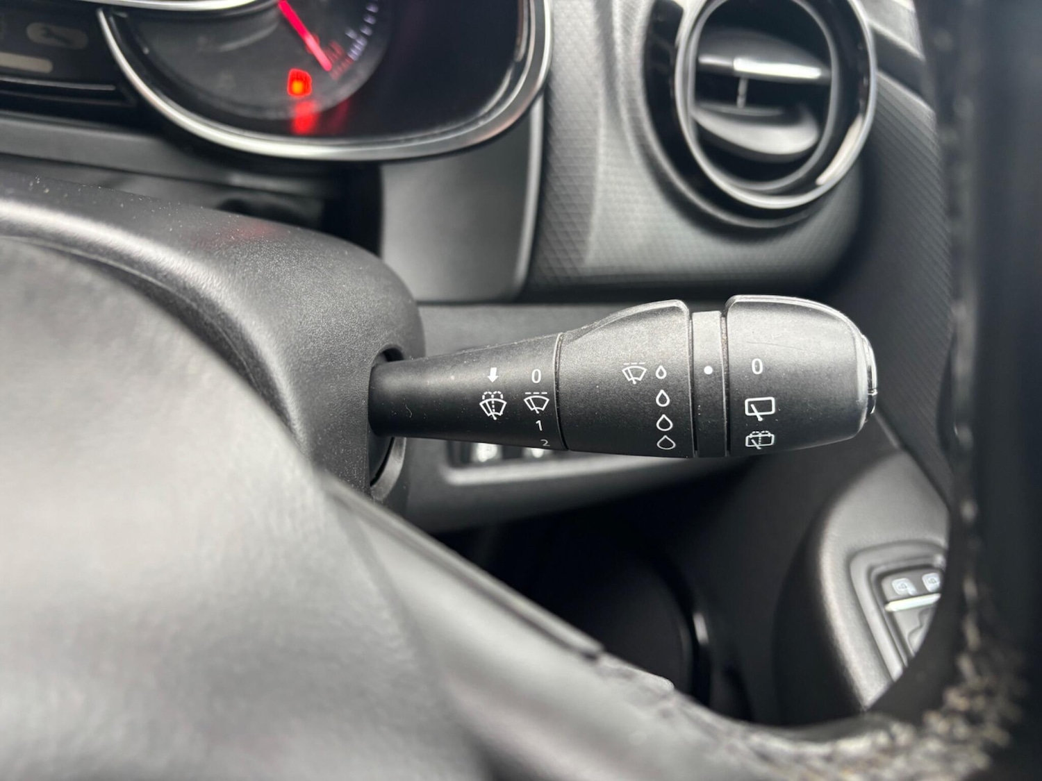 Used Renault Clio 2018 for sale - 76585015: Photo 25