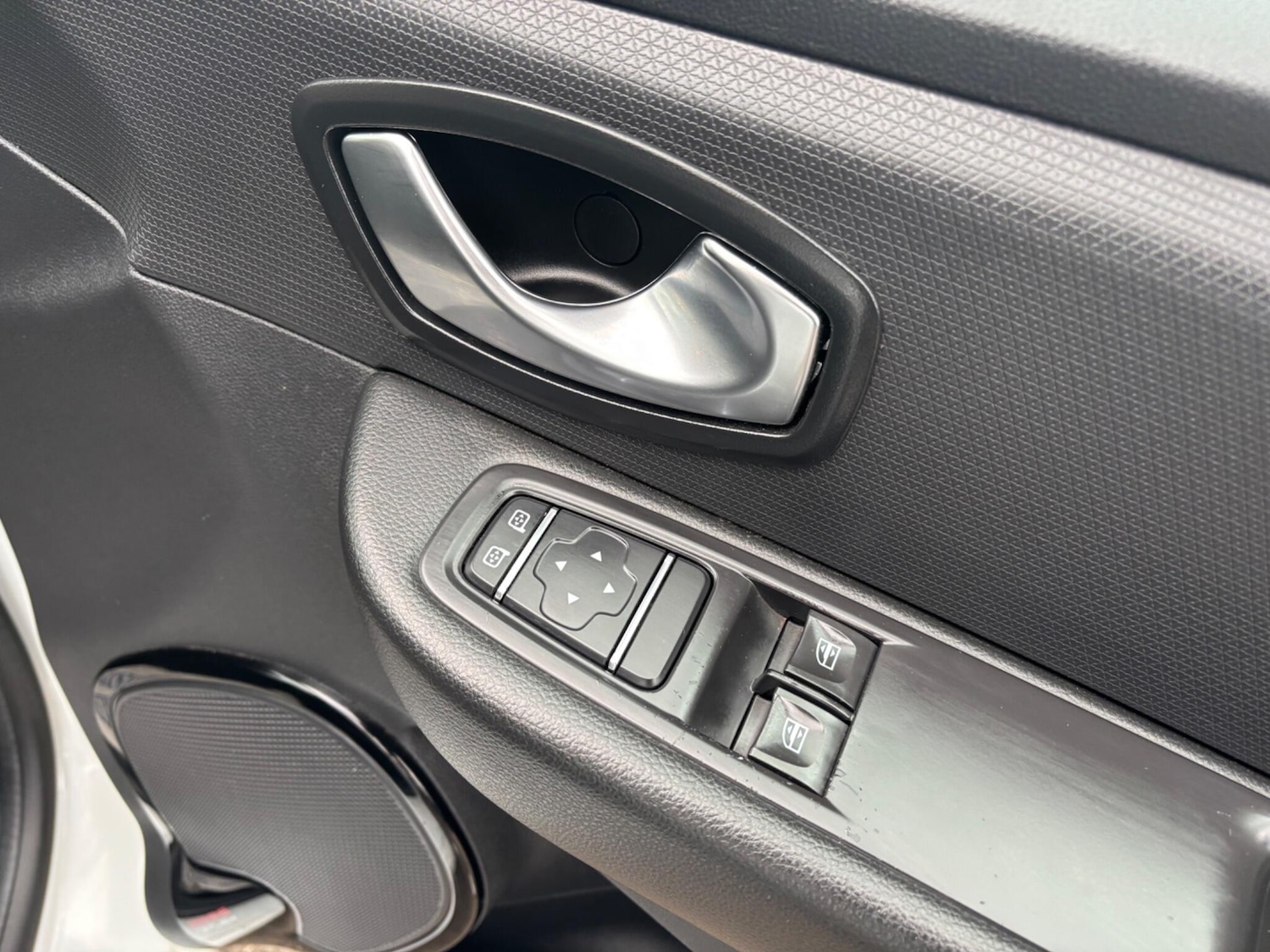 Used Renault Clio 2018 for sale - 76585015: Photo 8