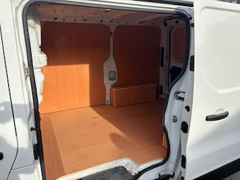 Used Renault Trafic 2017 for sale - 76214892: Photo