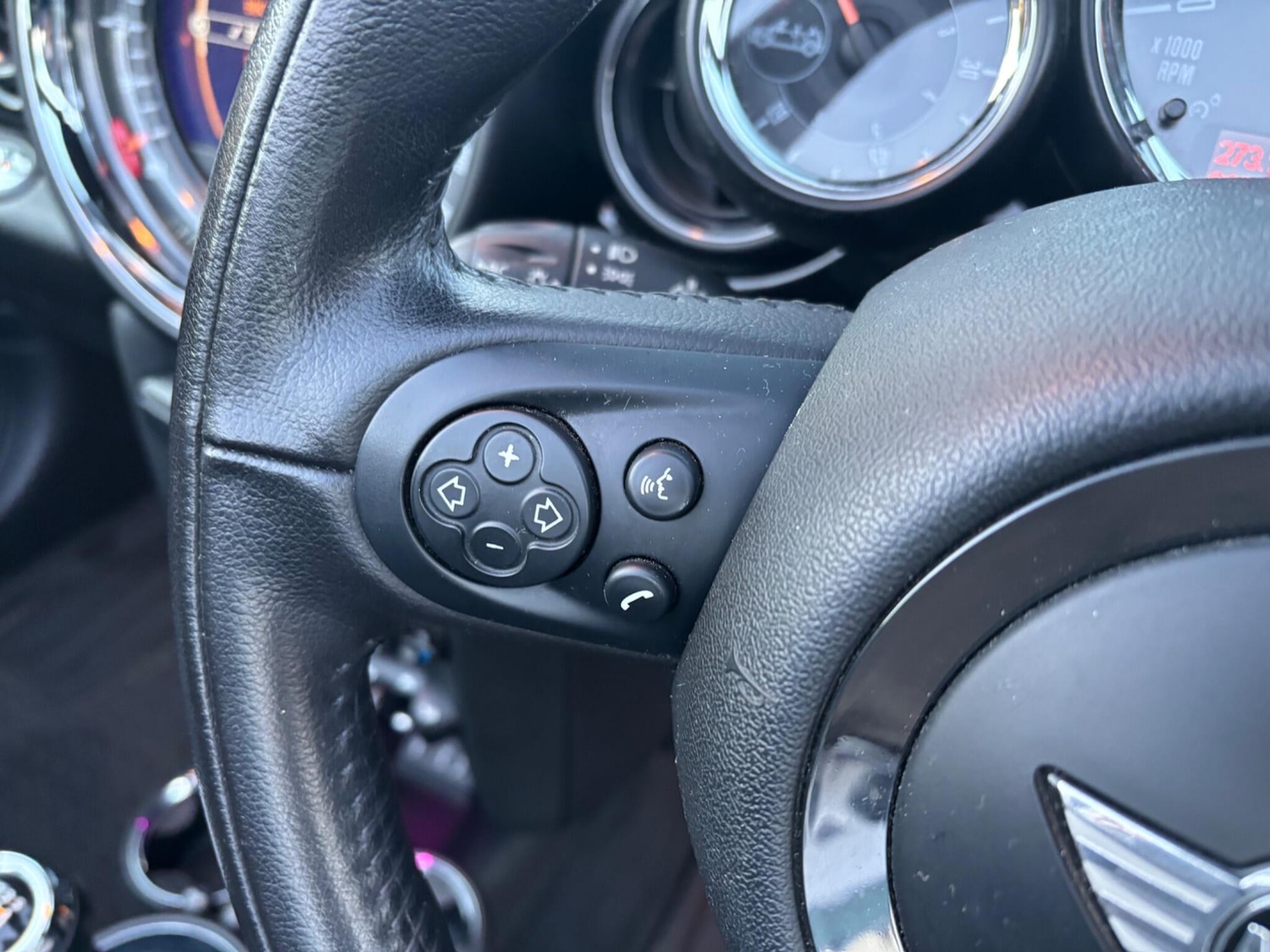 Used MINI Convertible 2015 for sale - 76801060: Photo 31