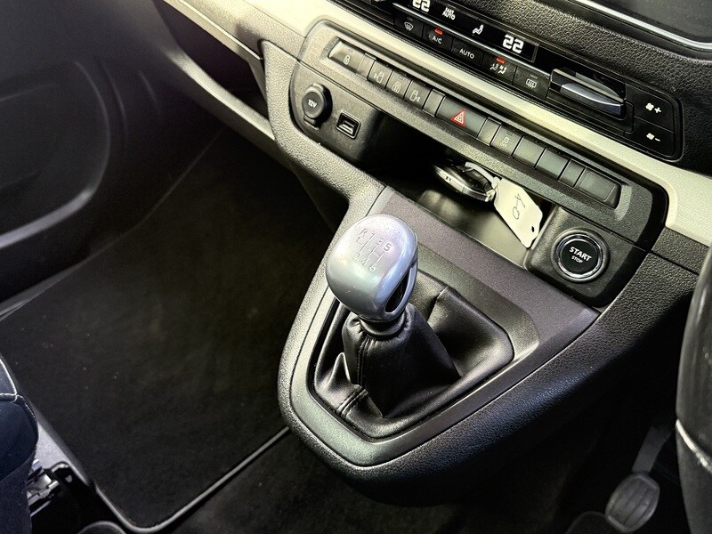 Used Peugeot Traveller 2018 for sale - 77821879: Photo 31