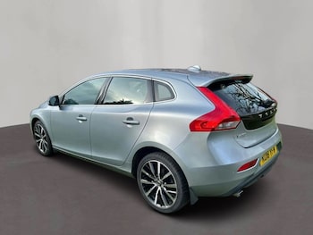 Used Volvo V40 2018 for sale - 78371537: Photo