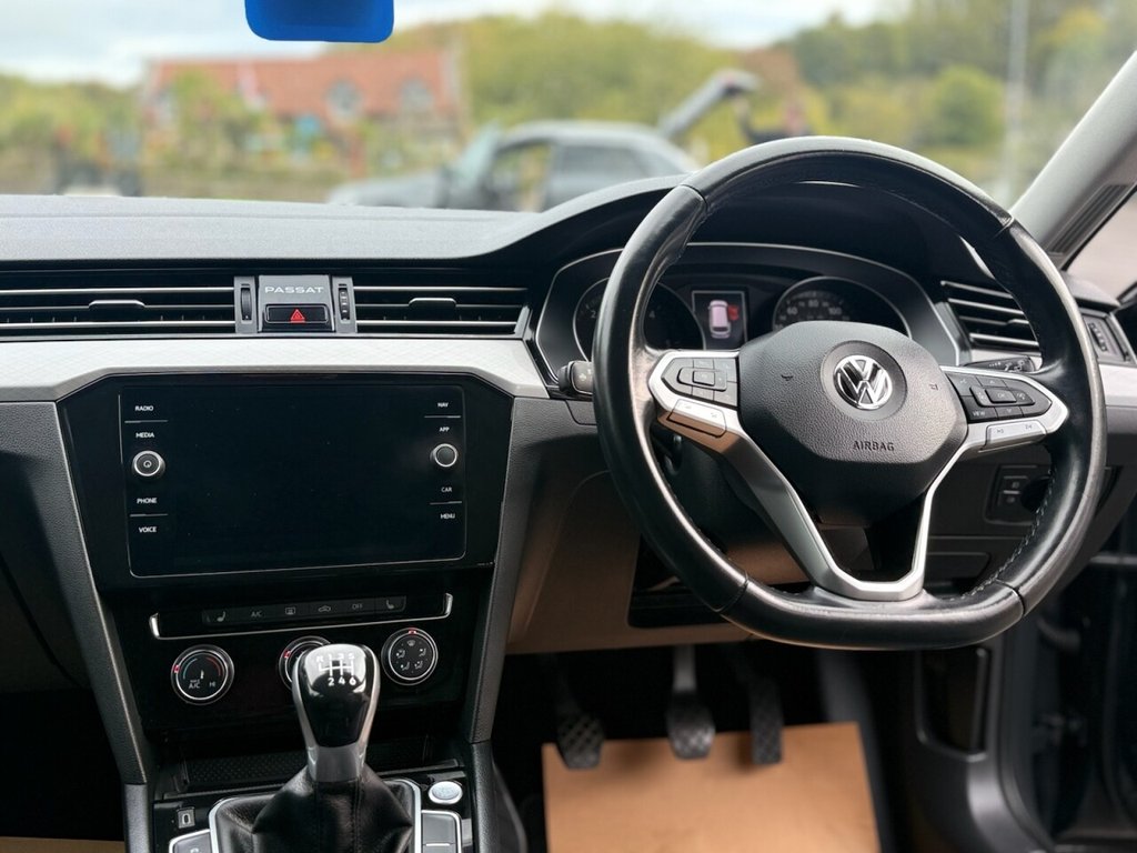 Used Volkswagen Passat 2020 for sale - 76338389: Photo 2