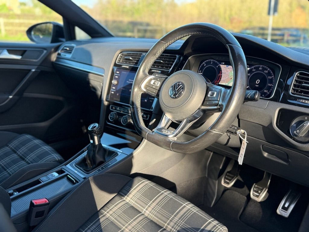 Used Volkswagen Golf 2017 for sale - 76590932: Photo 10