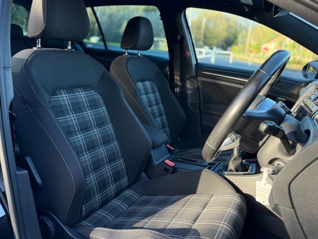 Used Volkswagen Golf 2017 for sale - 76590932: Photo 11