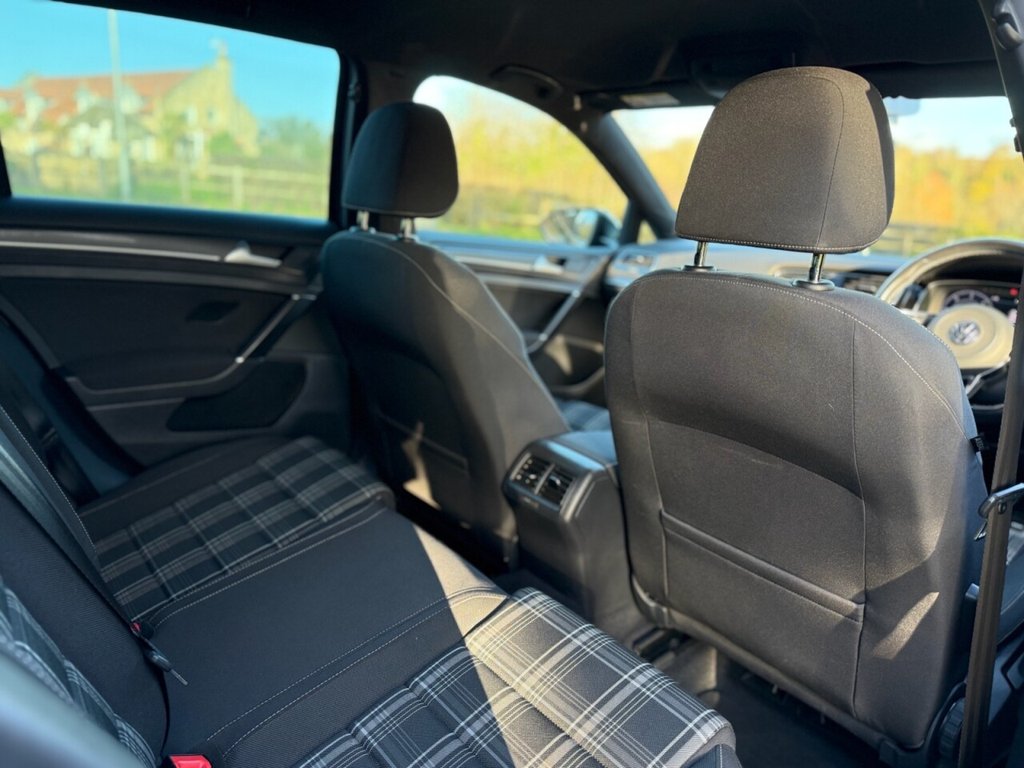 Used Volkswagen Golf 2017 for sale - 76590932: Photo 14