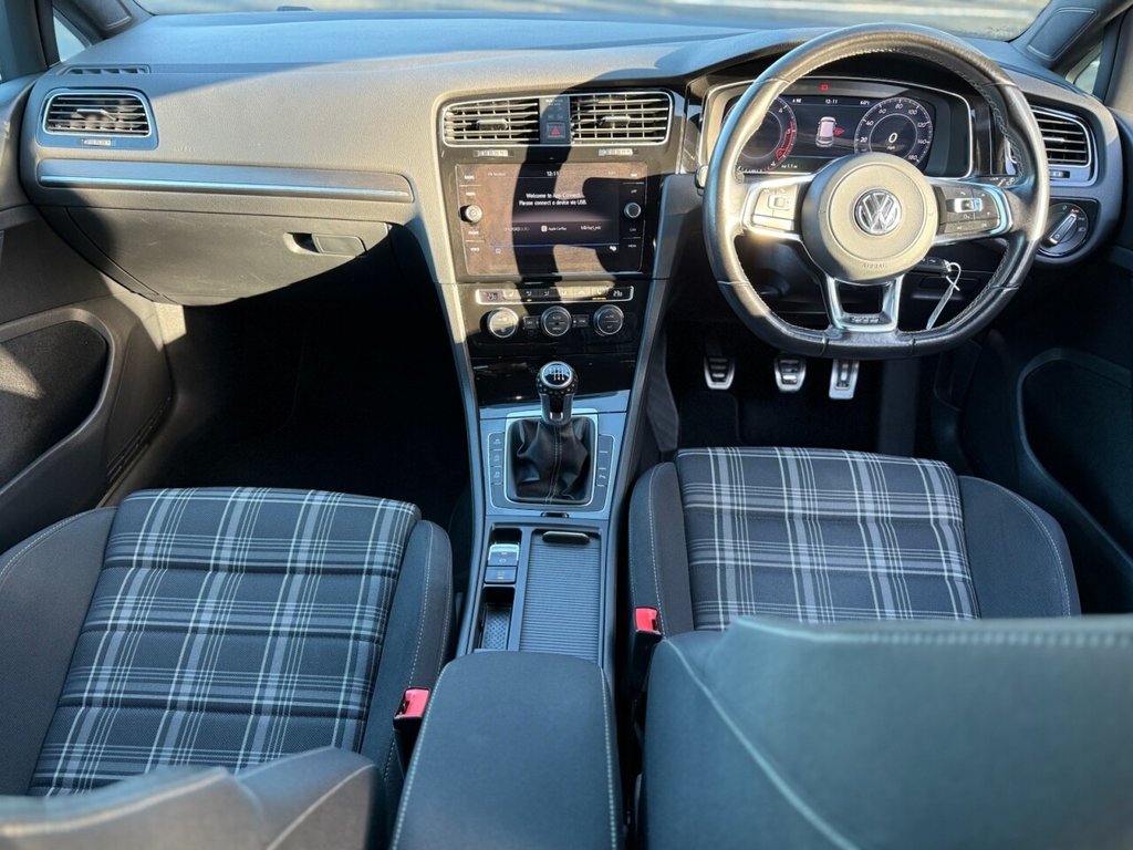 Used Volkswagen Golf 2017 for sale - 76590932: Photo 2