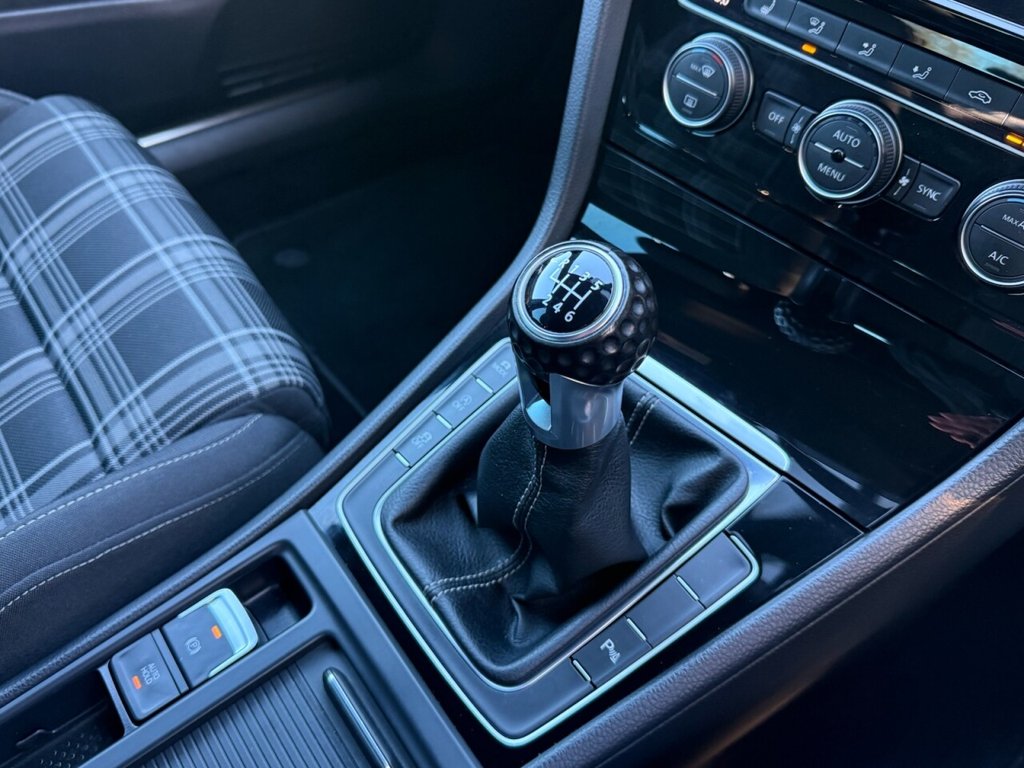 Used Volkswagen Golf 2017 for sale - 76590932: Photo 31