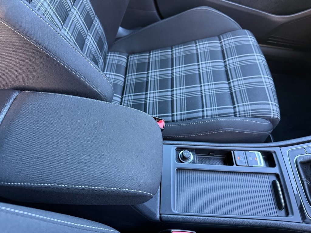 Used Volkswagen Golf 2017 for sale - 76590932: Photo 35