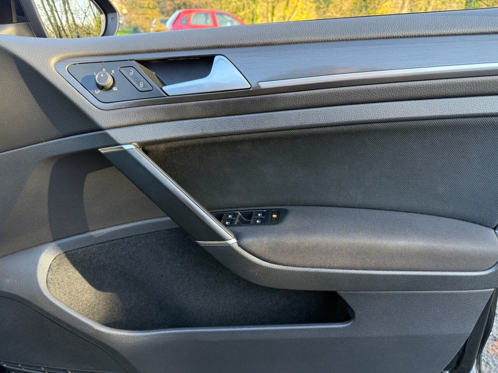 Used Volkswagen Golf 2017 for sale - 76590932: Photo 40