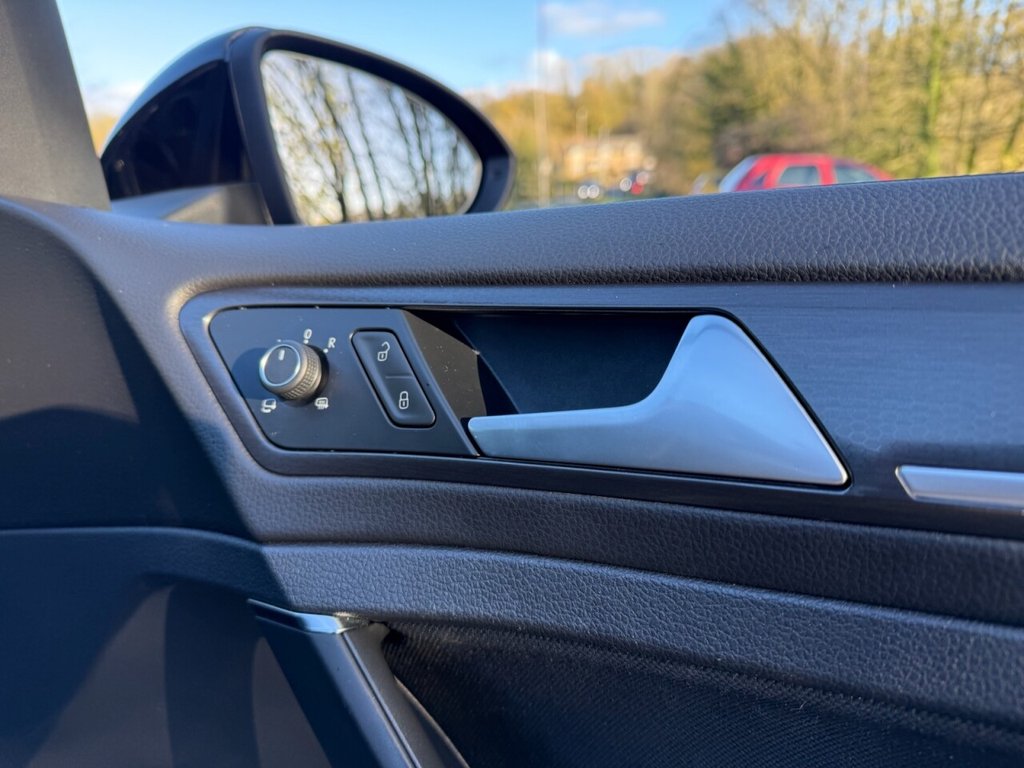 Used Volkswagen Golf 2017 for sale - 76590932: Photo 45