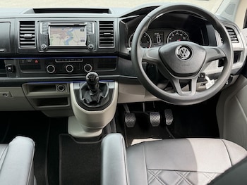 Used Volkswagen Transporter Shuttle 2018 for sale - 79435904: Photo