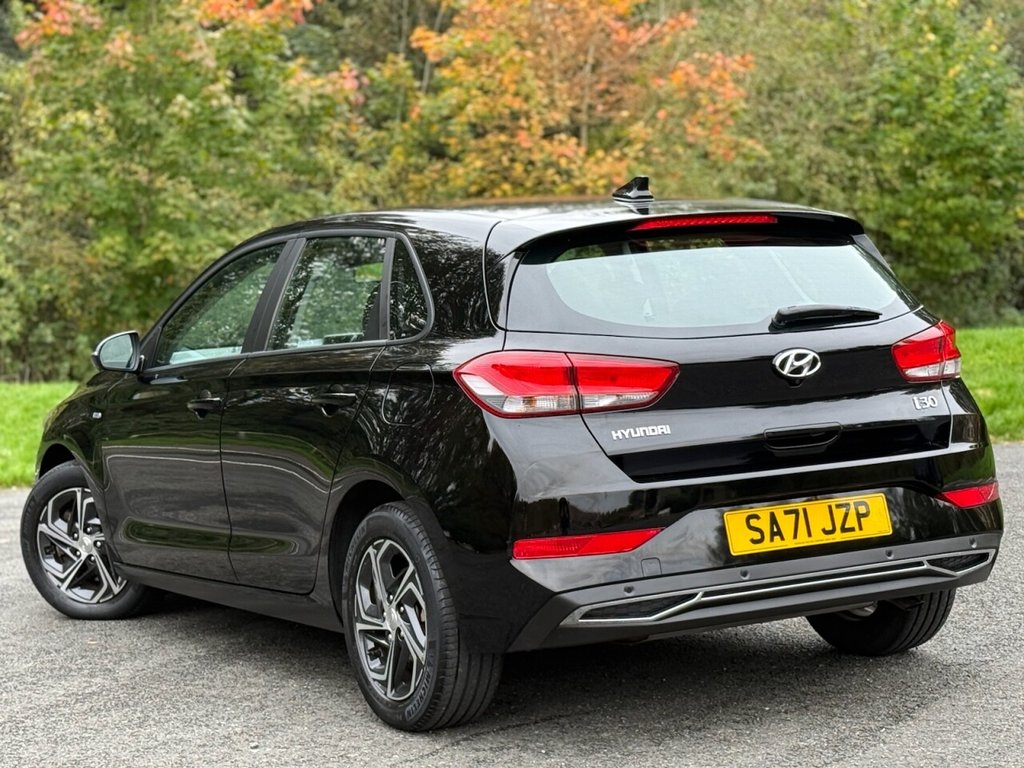 Used Hyundai i30 2021 for sale - 76338400: Photo 3