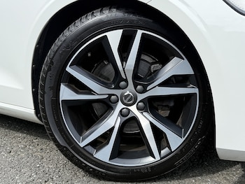 Used Volvo V60 2019 for sale - 79376655: Photo