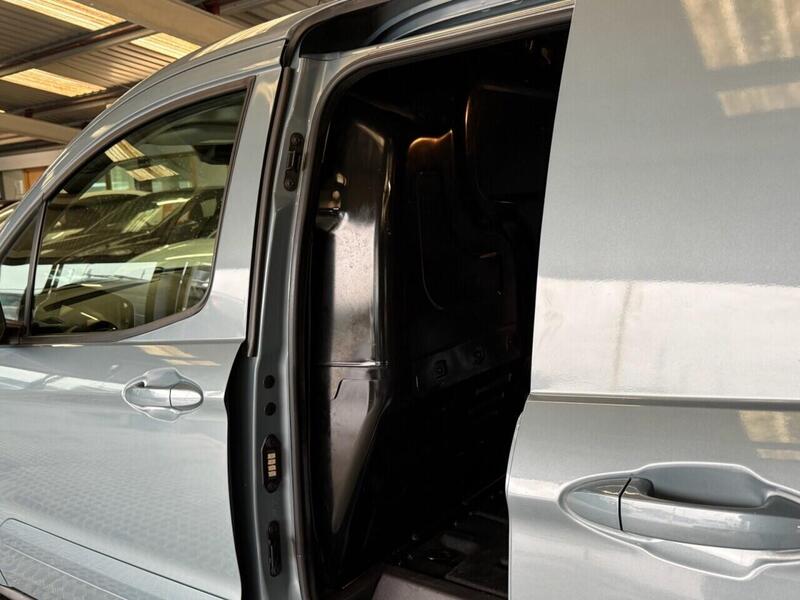 Used Ford Transit Courier 2019 for sale - 77850837: Photo 39