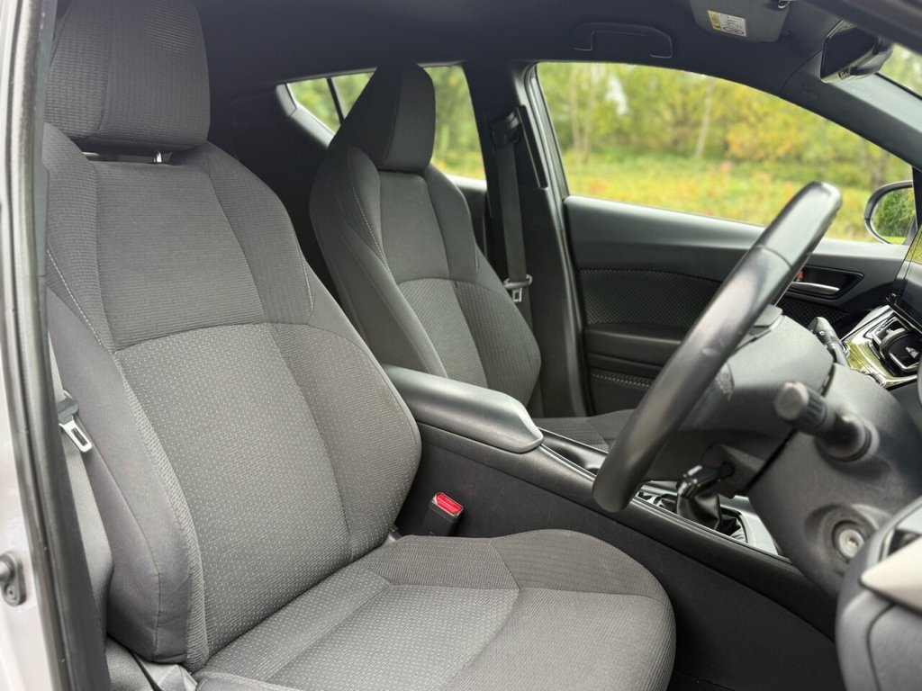 Used Toyota C-HR 2019 for sale - 76338378: Photo 14