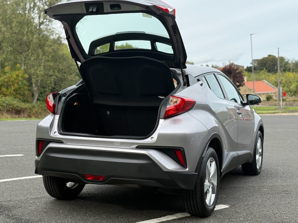 Used Toyota C-HR 2019 for sale - 76338378: Photo 24