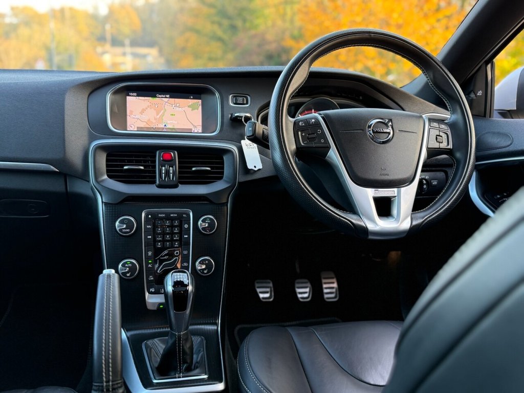 Used Volvo V40 2018 for sale - 76514570: Photo 2