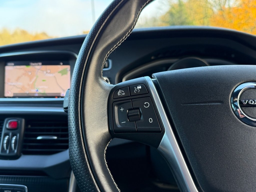 Used Volvo V40 2018 for sale - 76514570: Photo 37