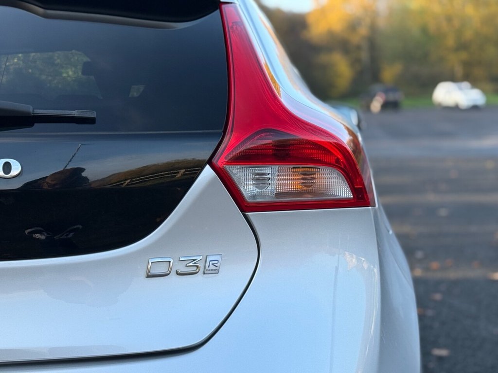 Used Volvo V40 2018 for sale - 76514570: Photo 46