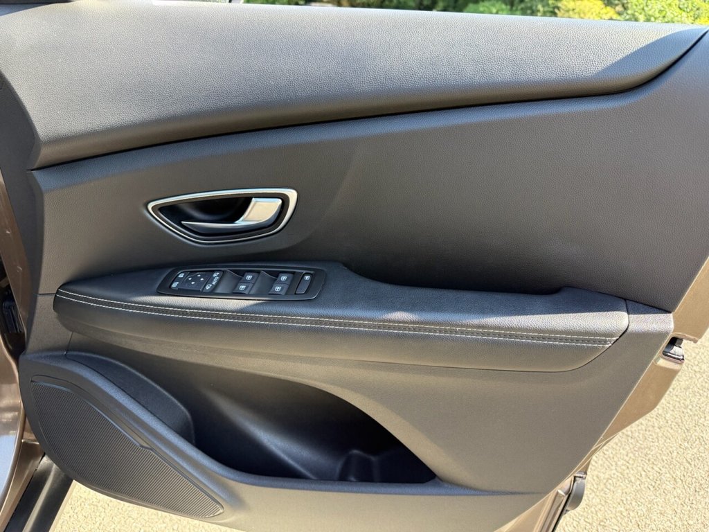 Used Renault Grand Scenic 2020 for sale - 76338380: Photo 30