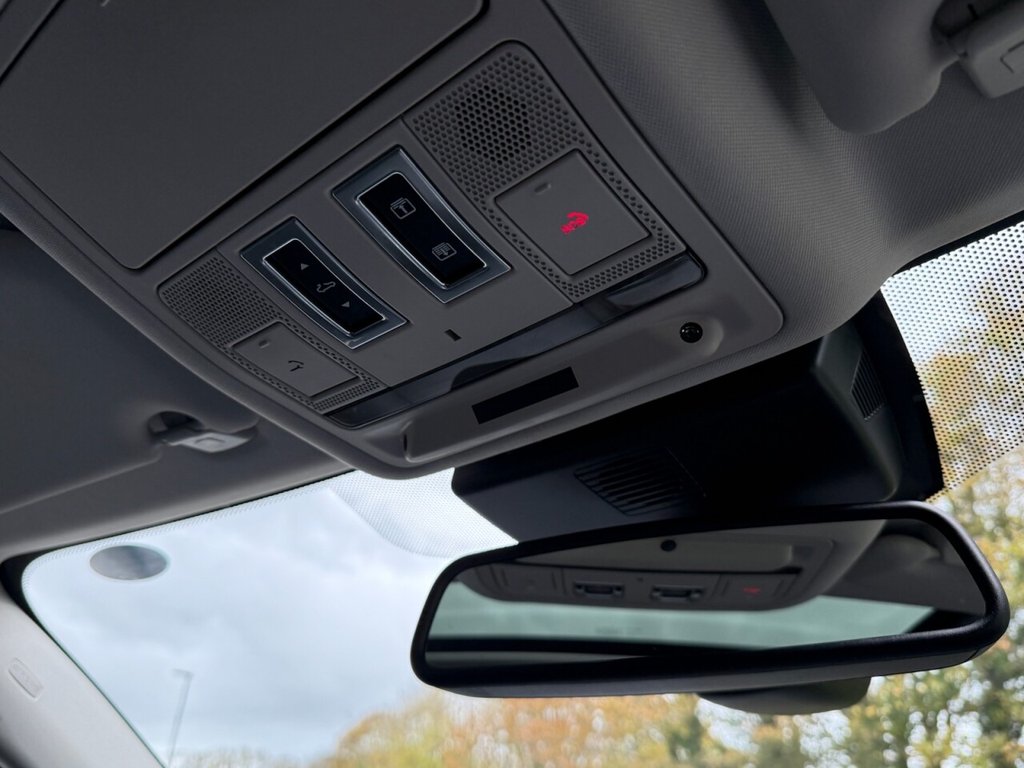 Used Jaguar XE 2017 for sale - 76417841: Photo 46