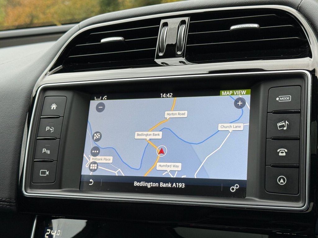 Used Jaguar XE 2017 for sale - 76417841: Photo 5