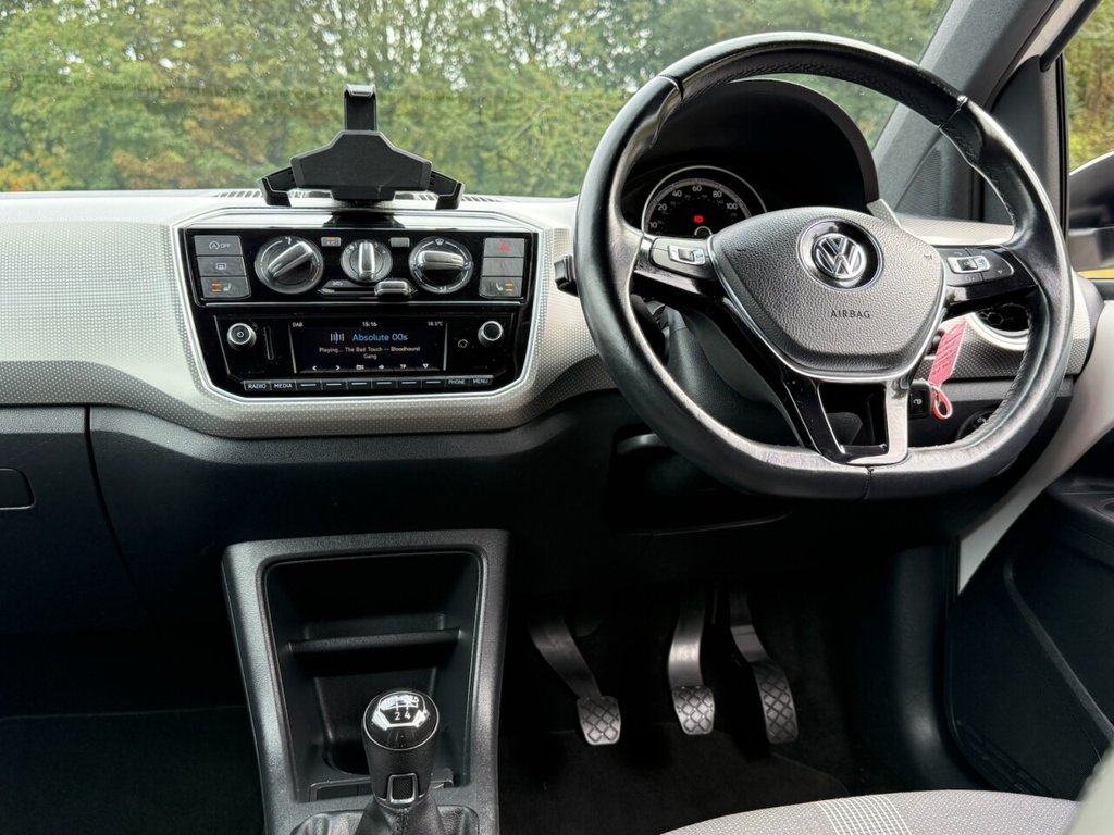 Used Volkswagen up! 2018 for sale - 76338387: Photo 2