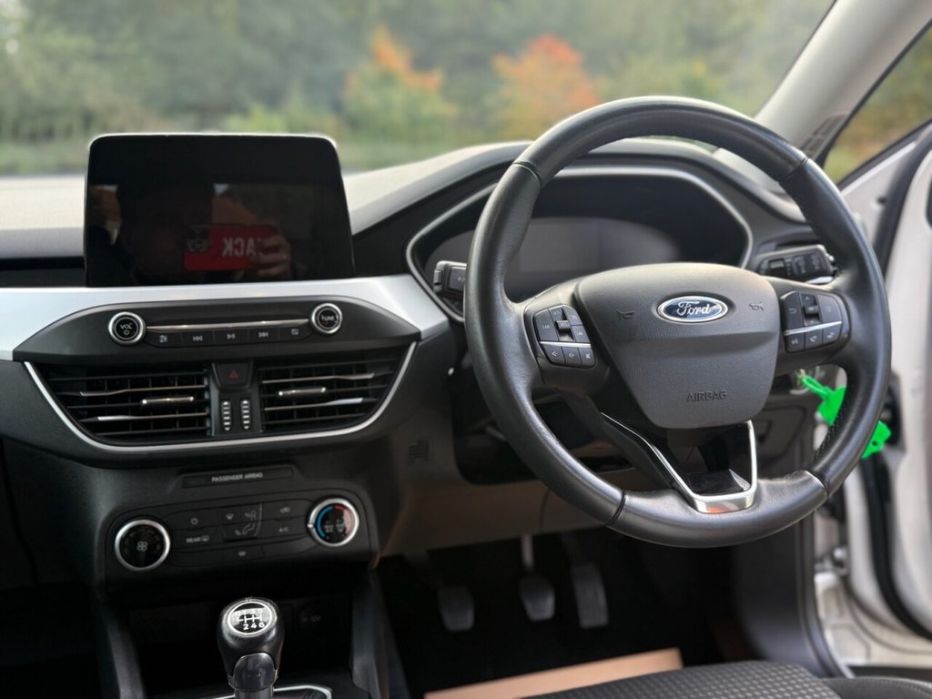 Used Ford Focus 2020 for sale - 76338393: Photo 2