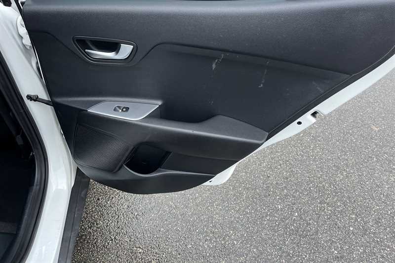 Used Kia Stonic 2022 for sale - 77146576: Photo 42