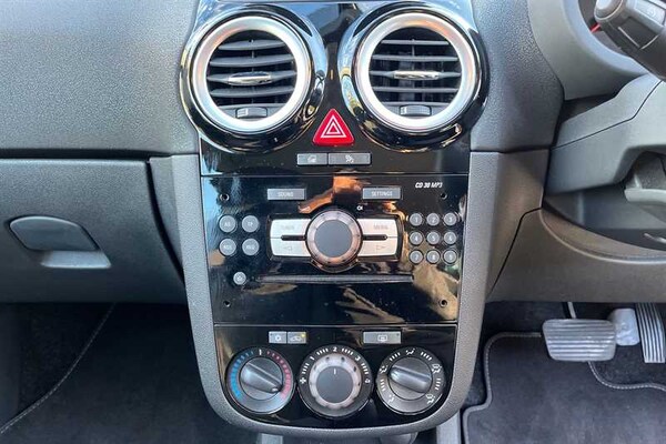 Used Vauxhall Corsa 2013 for sale - 76204232: Photo 38