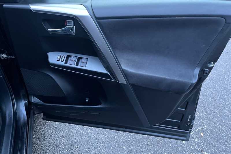 Used Toyota RAV4 2018 for sale - 77513837: Photo 41