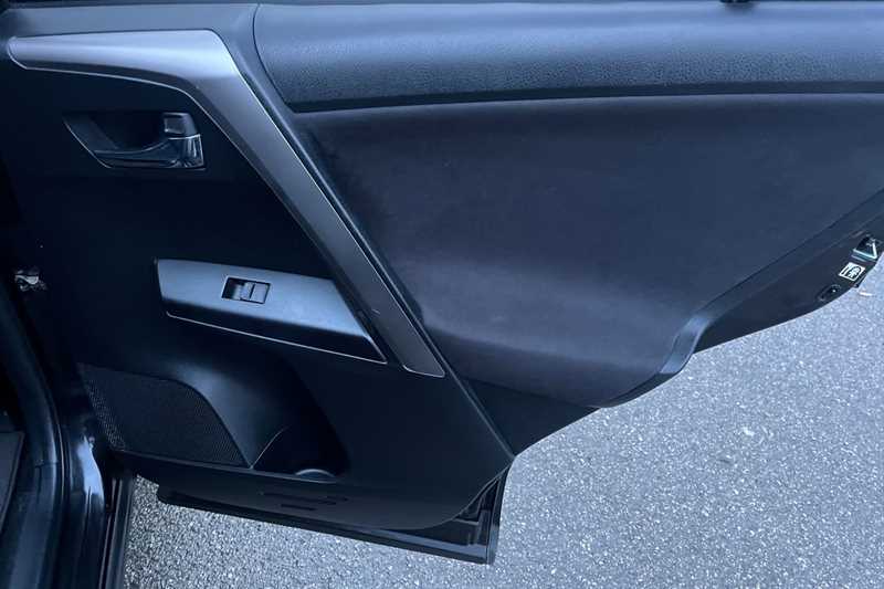 Used Toyota RAV4 2018 for sale - 77513837: Photo 42